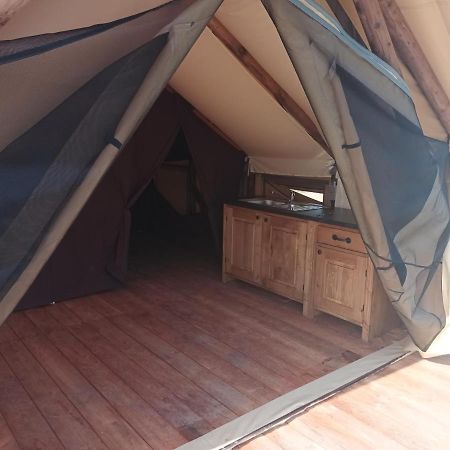 Tente Lodge Pour 5 Personnes En Bordure De La Riviere Allier Au Sein D'Un Petit Camping Saint-Yorre 외부 사진
