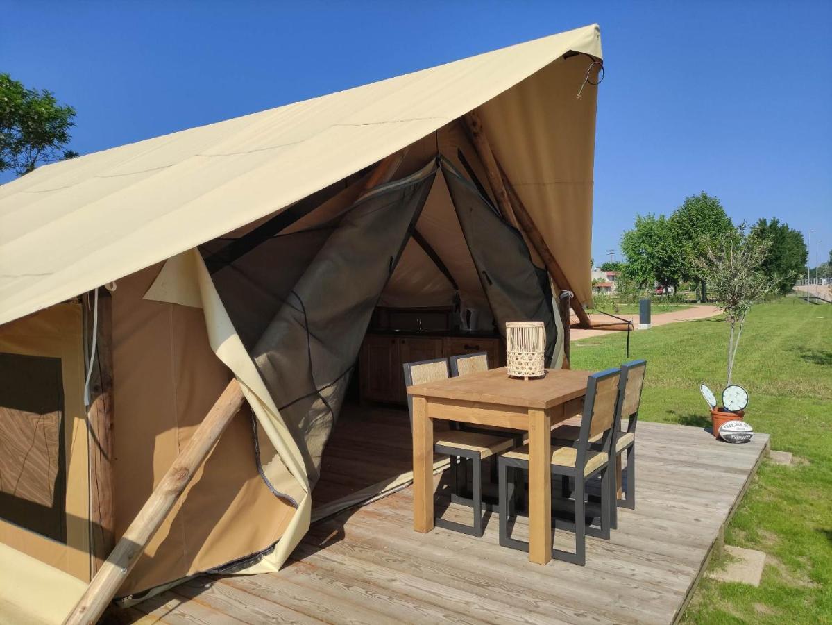 Tente Lodge Pour 5 Personnes En Bordure De La Riviere Allier Au Sein D'Un Petit Camping Saint-Yorre 외부 사진